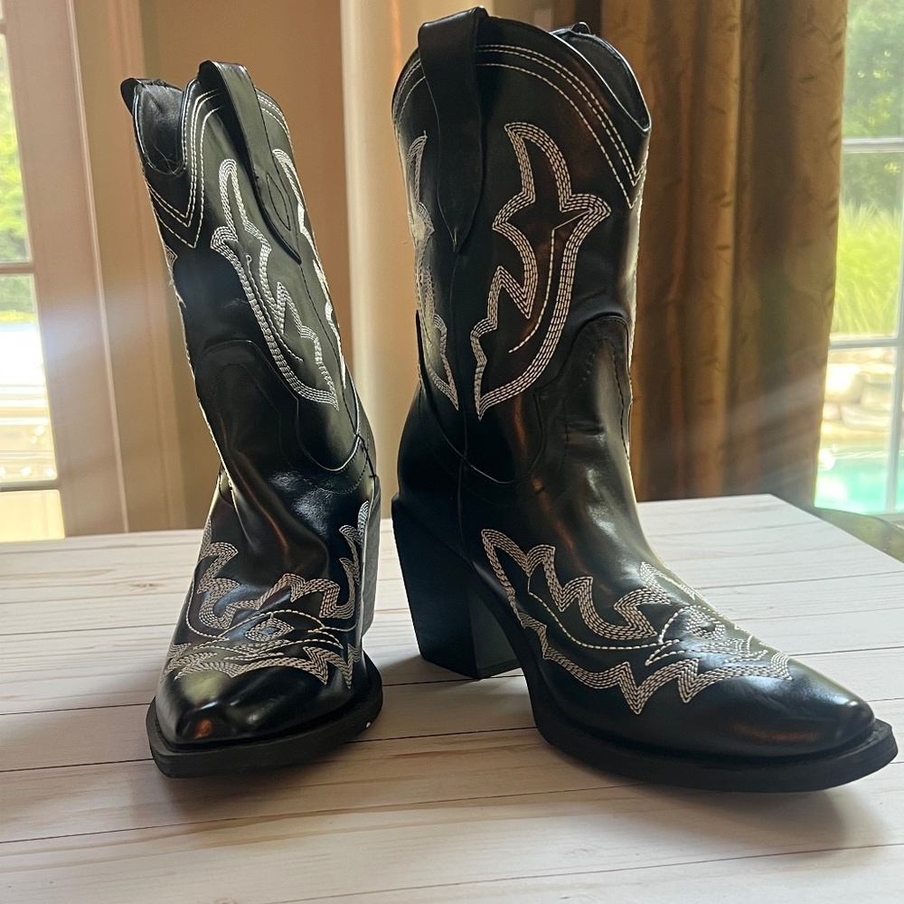 Wetkiss Black Faux Leather Women’s Cowboy Boots – Size 9 – Excellent Condition